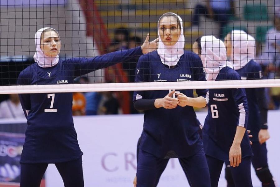 نخستین تمرین والیبالیست‌های بانوی ایران